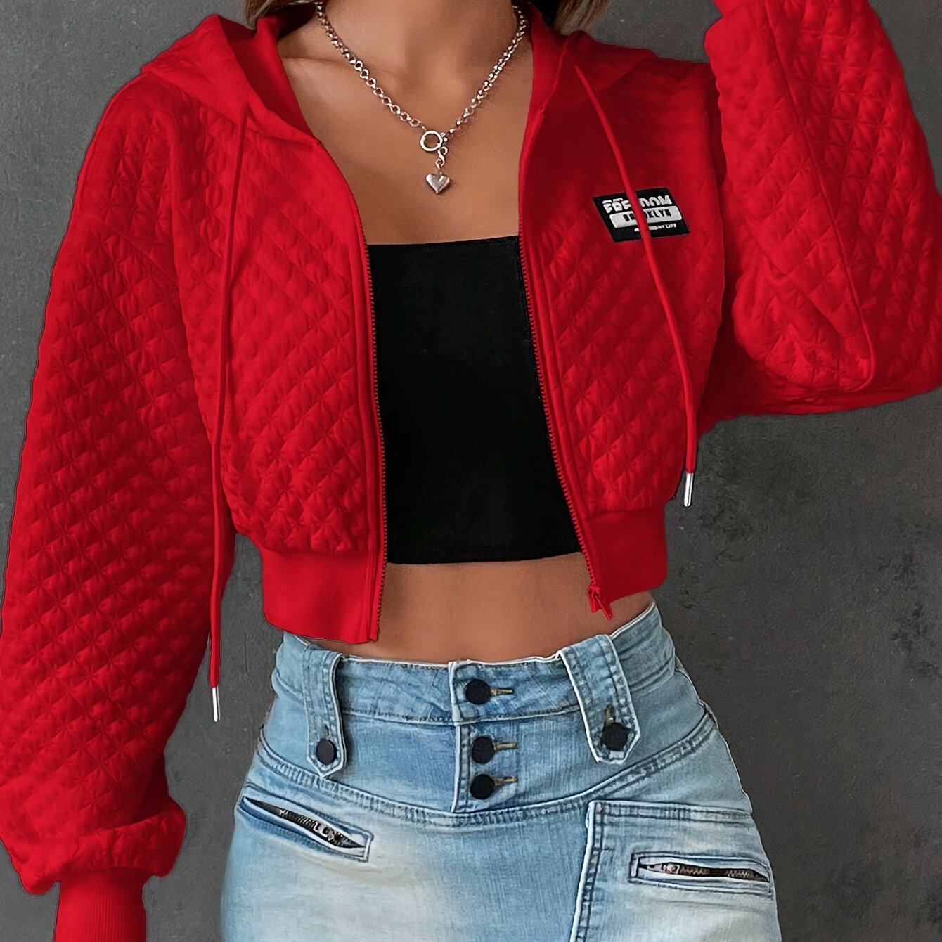 Sudadera con capucha elegante con letras para mujer – Jersey corto de calle rojo y negro