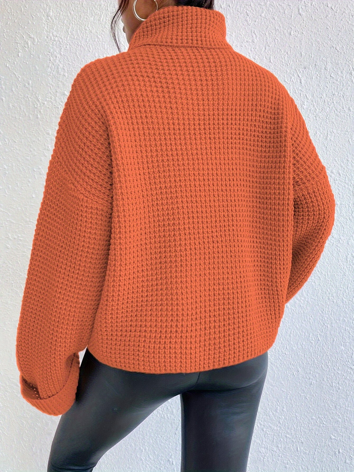 Pull gaufré col montant et épaules tombantes pour femme – Maille bleu vif