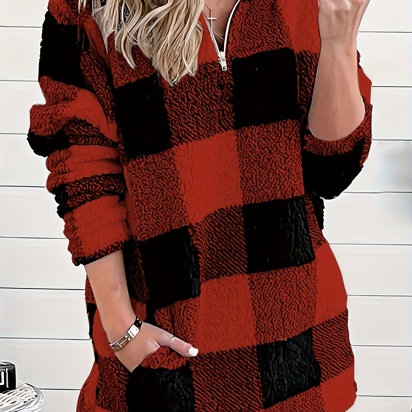 Pull douillet pour femme à col montant avec fermeture éclair – Motif écossais