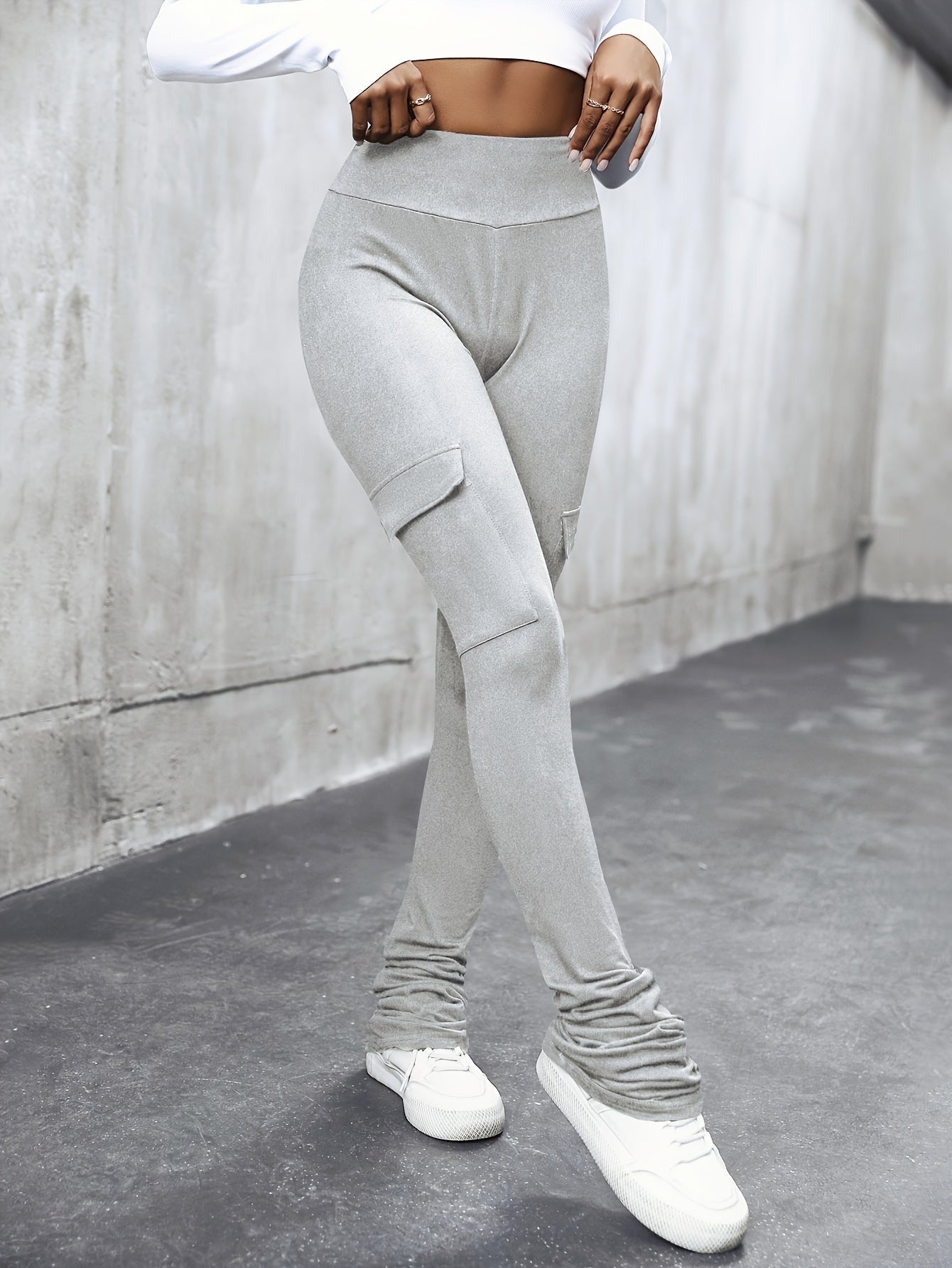 Flared Cargo Pants – Women’s Fitted High-Stretch Trousers with Pockets