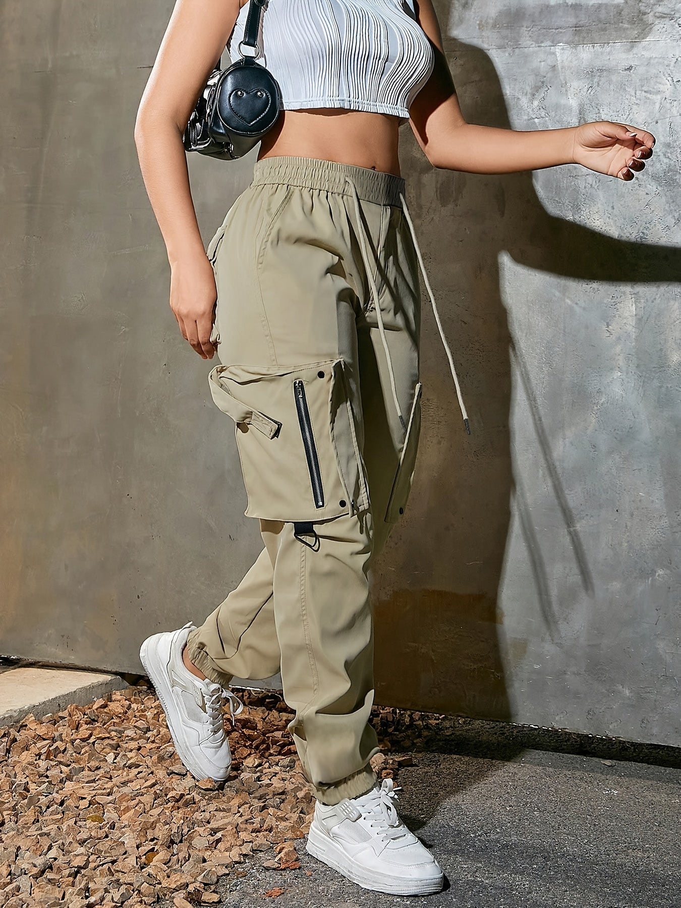 Pantalones cargo de mujer con cordón ajustable – Corte casual urbano con múltiples bolsillos