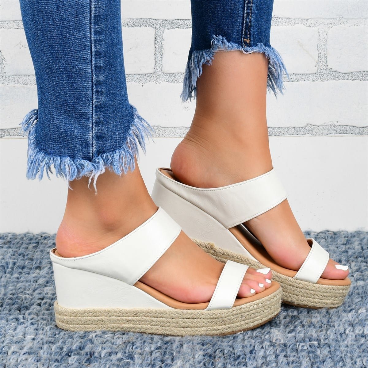 Pantuflas de tacón de cuña para mujer Loom & Soul – Sandalias informales de PU con plataforma estilo cáñamo y diseño ahuecado