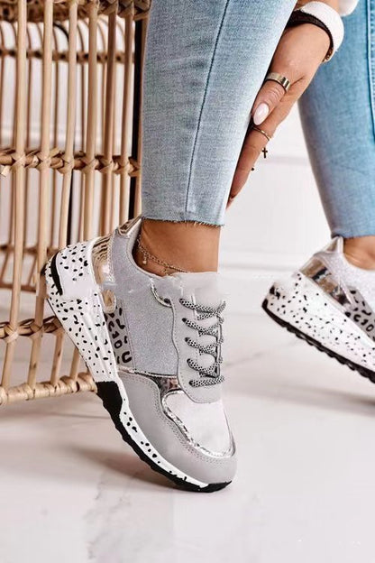 Zapatillas deportivas de plataforma Loom & Soul™ con cordones para mujer – Zapatos deportivos de color a juego de ante con cuña cómoda