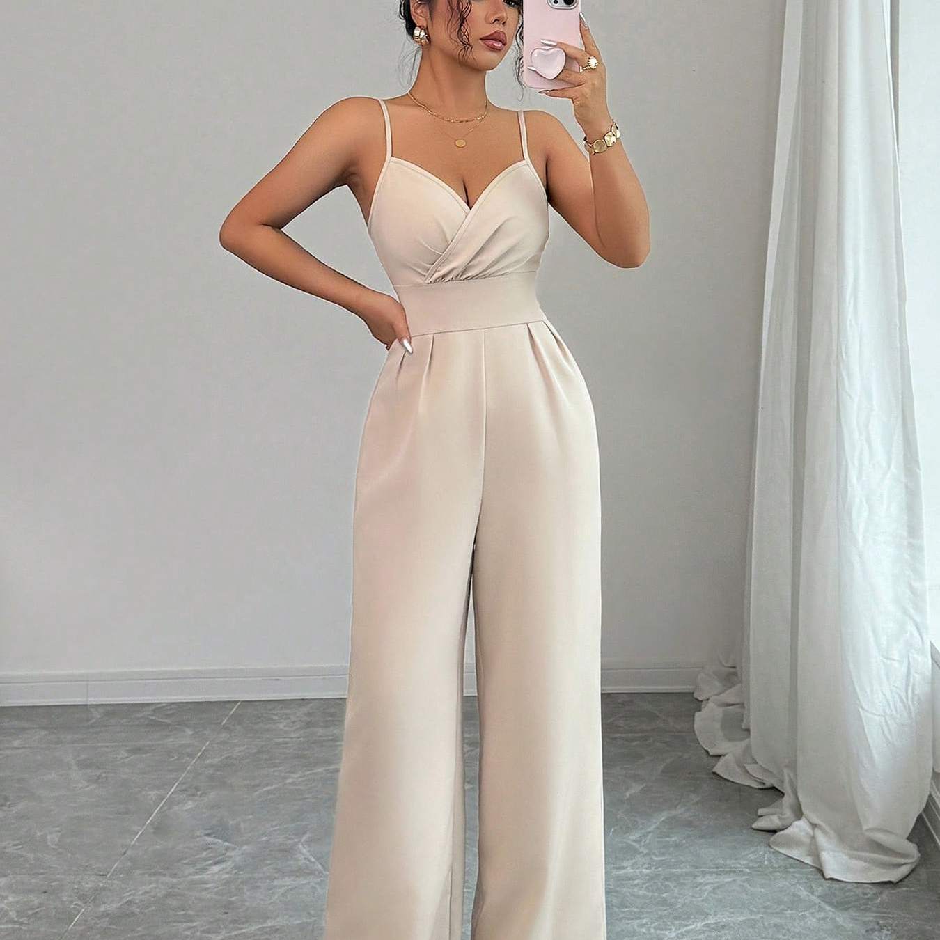 Mono Minimalista con Tirantes y Cuello de Pico – Elegantes Palazzos de Pierna Ancha