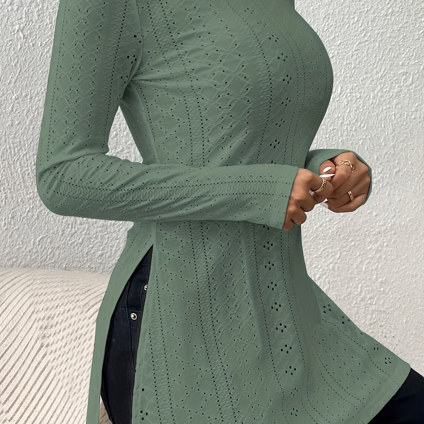Elegante Top de Manga Larga con Bajo Hendido – Camiseta de Ojal de Cuello Redondo