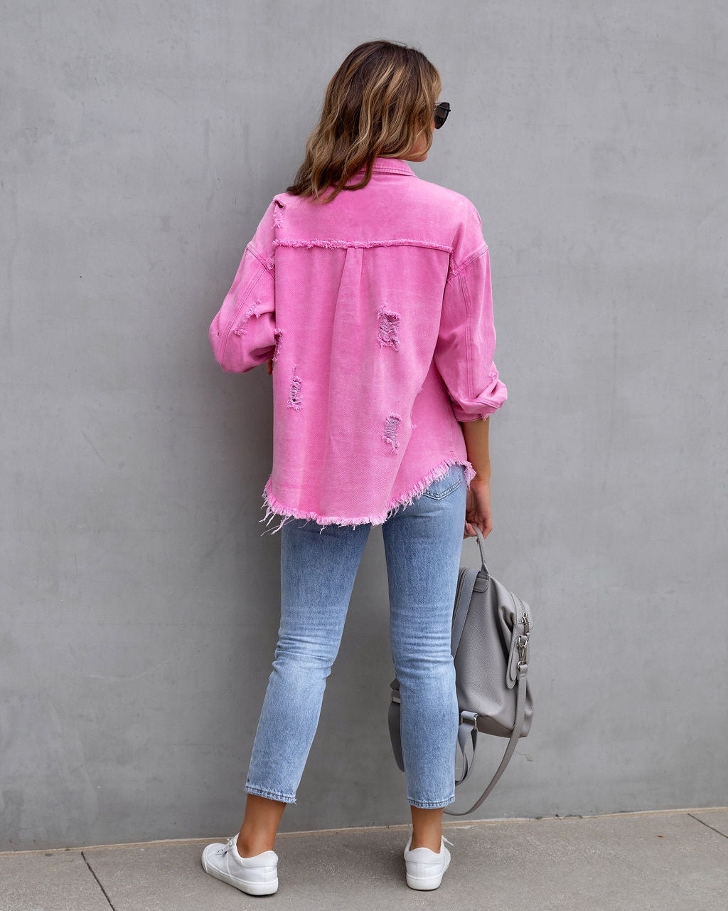 Chaqueta camisera rasgada Loom & Soul para mujer – Top casual de ajuste holgado con botones para primavera y otoño