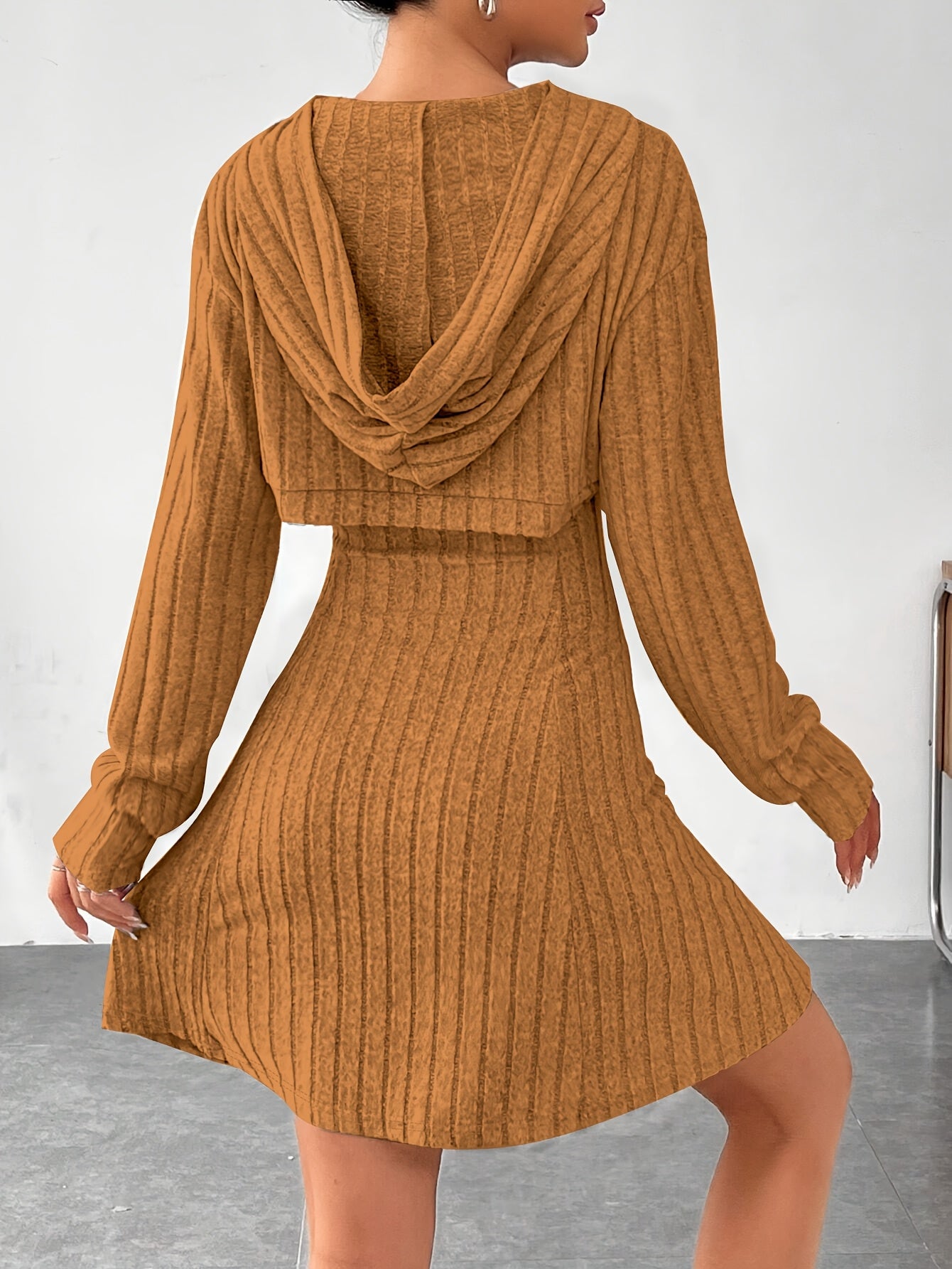 Ensemble 2 pièces côtelé pour femme – Top court à capuche et robe moulante