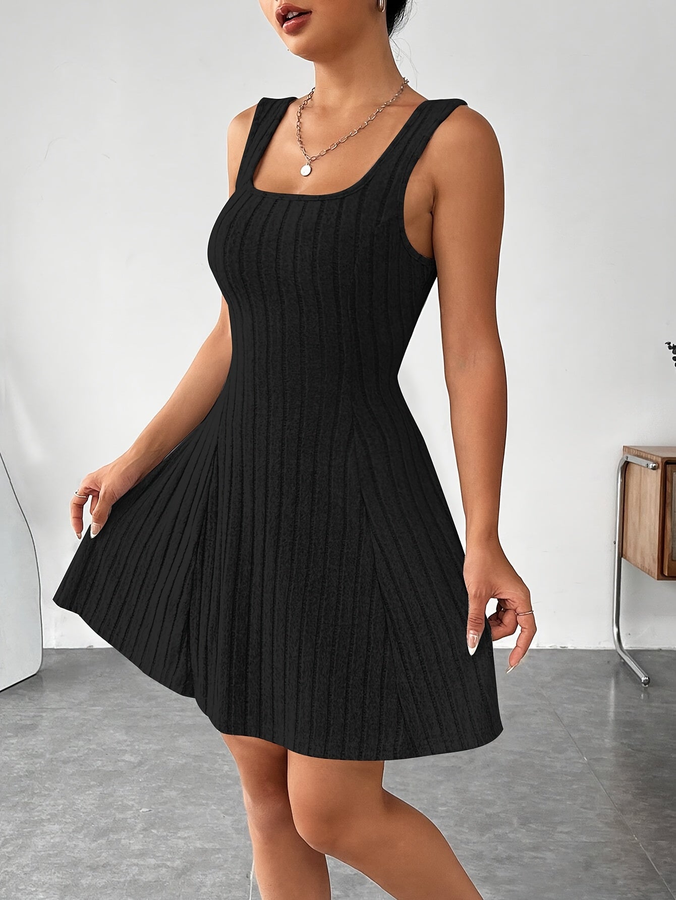 Ensemble 2 pièces côtelé pour femme – Top court à capuche et robe moulante