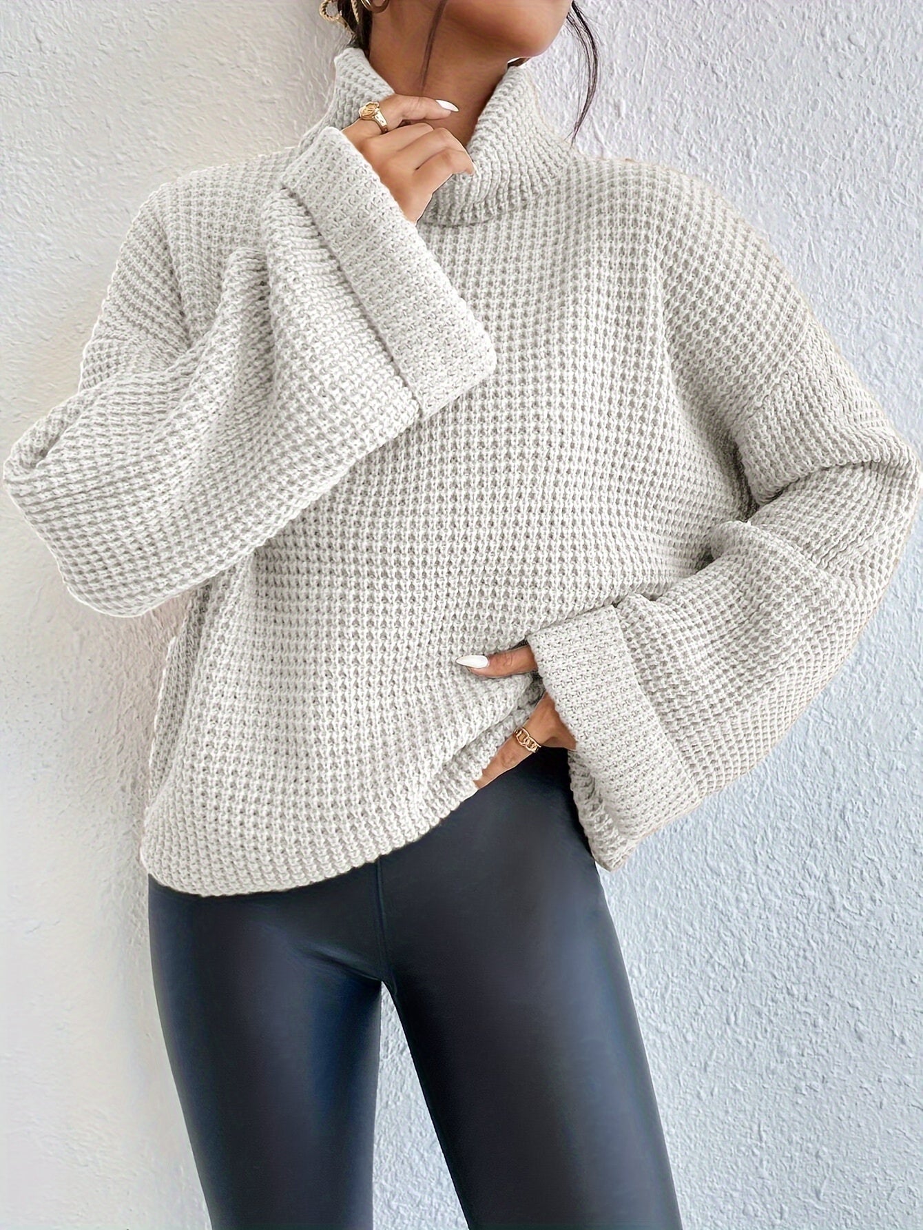 Pull gaufré col montant et épaules tombantes pour femme – Maille bleu vif