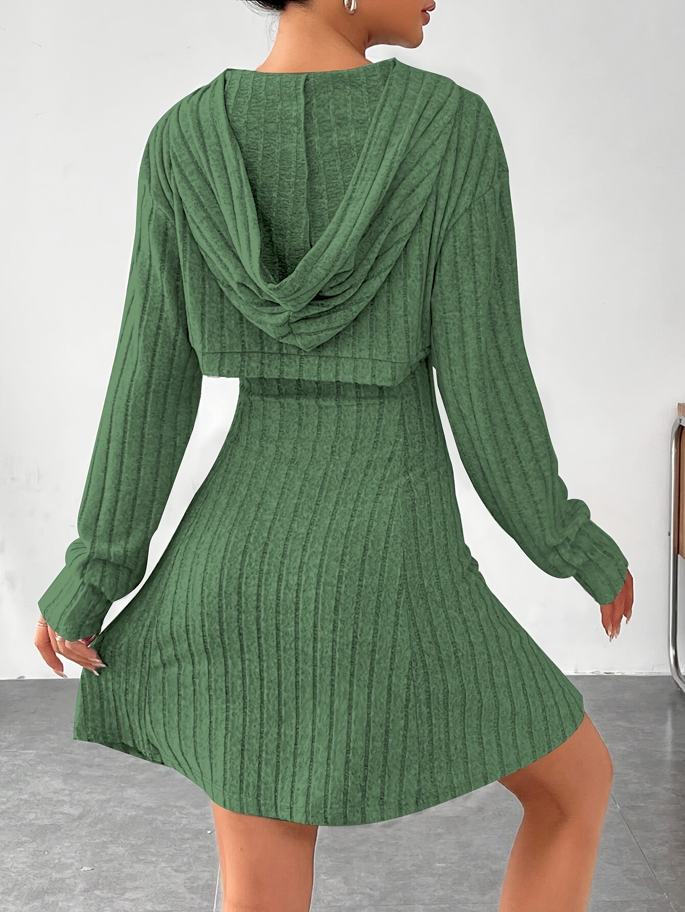 Ensemble 2 pièces côtelé pour femme – Top court à capuche et robe moulante