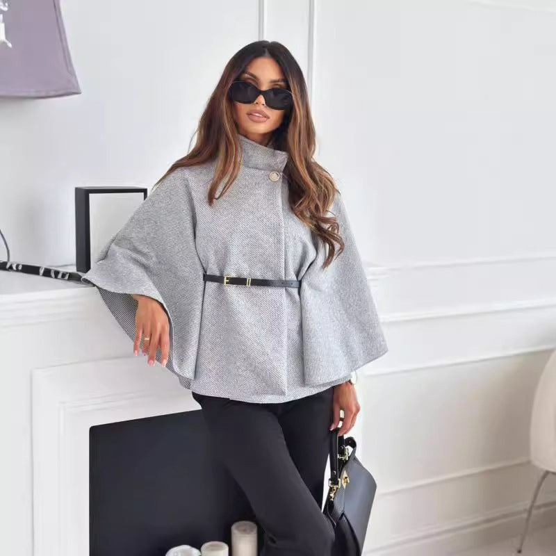 Haut cape chauve-souris Loom & Soul – Veste ceinturée en laine à col montant pour femme