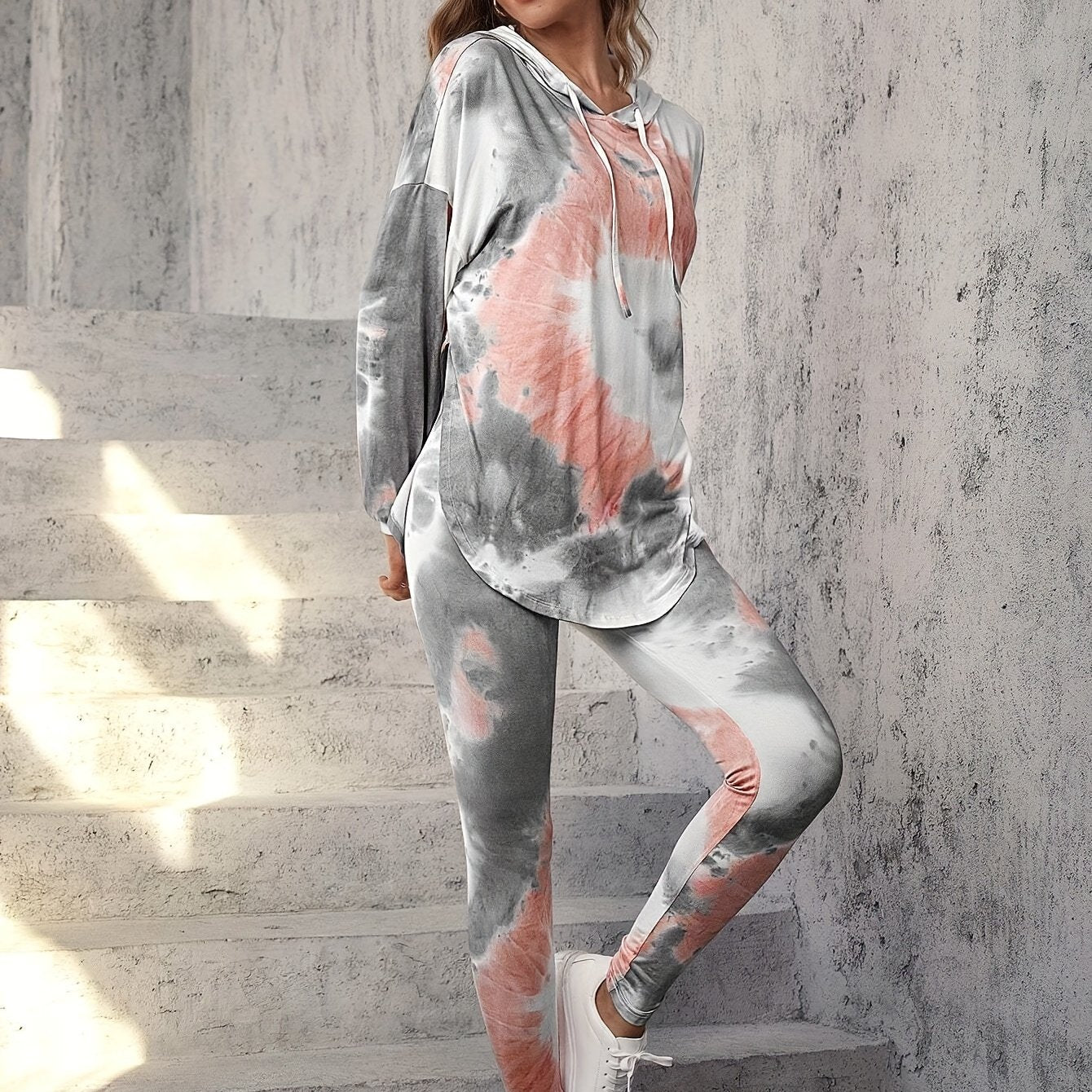 Ensemble de détente tie-dye pour femme – Haut à capuche et pantalon sarouel