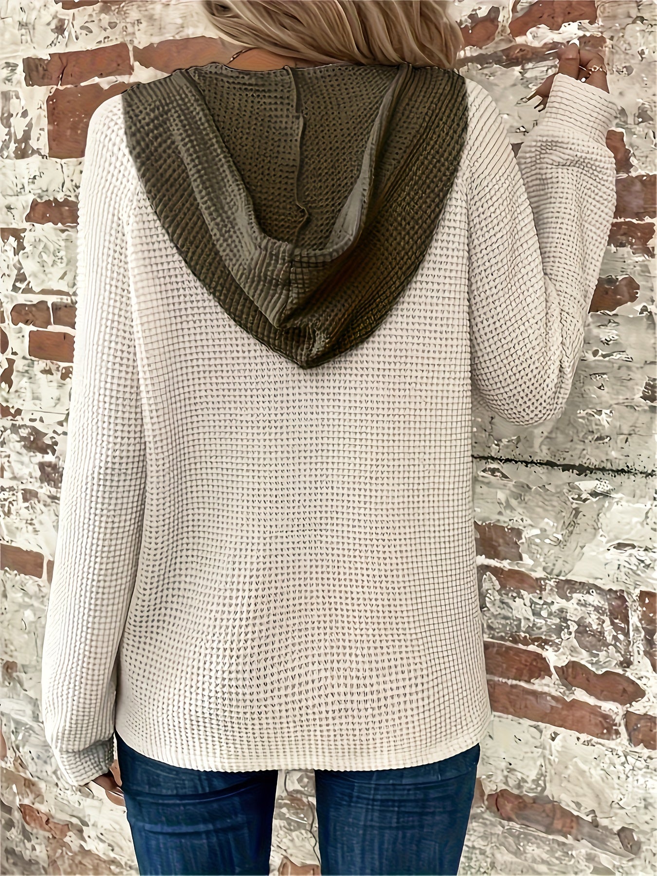 Sudadera informal con capucha y cordón con botones y bloques de color para mujer