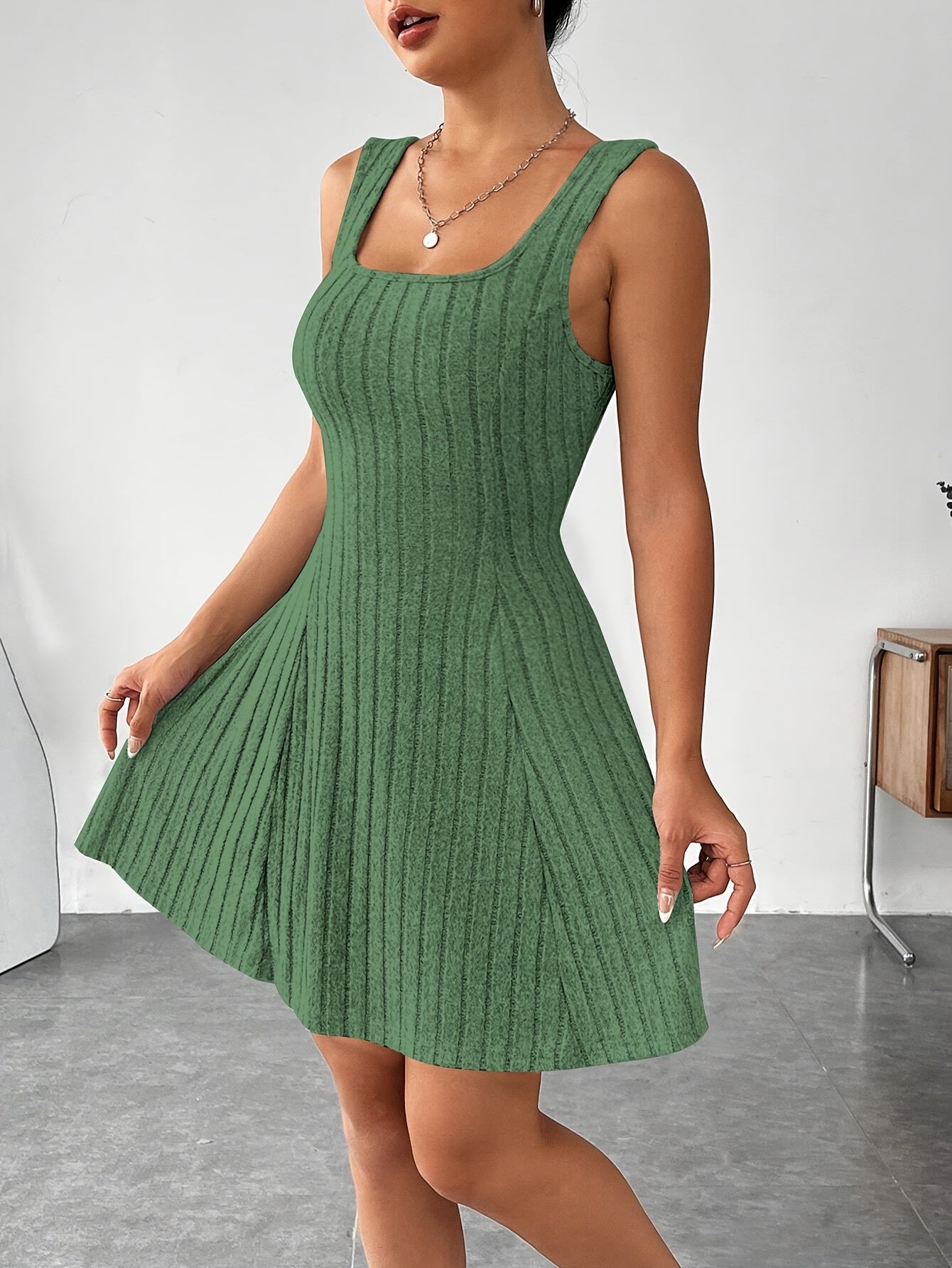 Ensemble 2 pièces côtelé pour femme – Top court à capuche et robe moulante