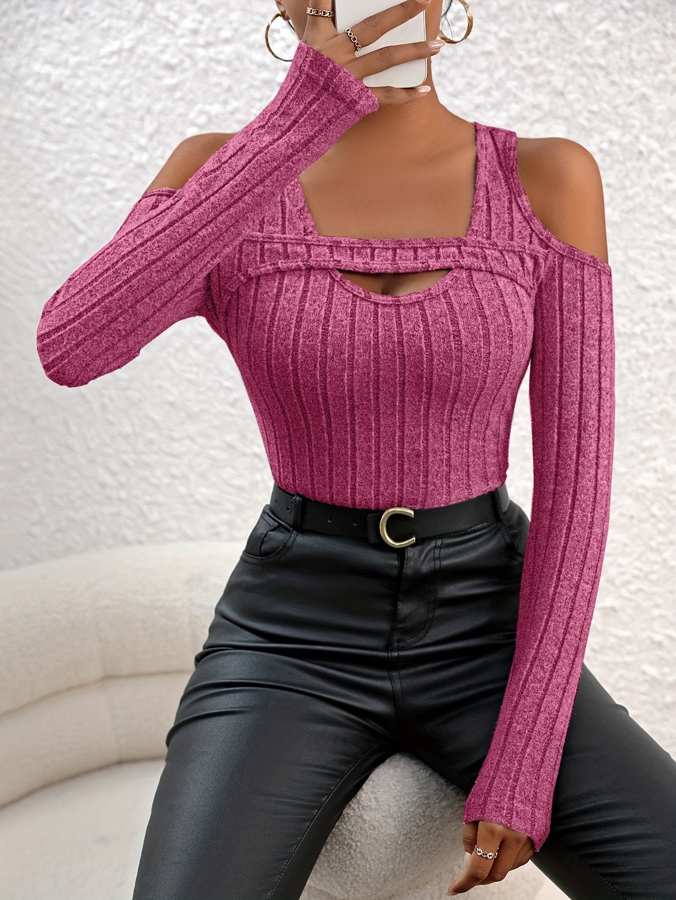 Elegante camiseta de punto con cuello redondo y detalles calados para mujer – Ideal para todas las estaciones