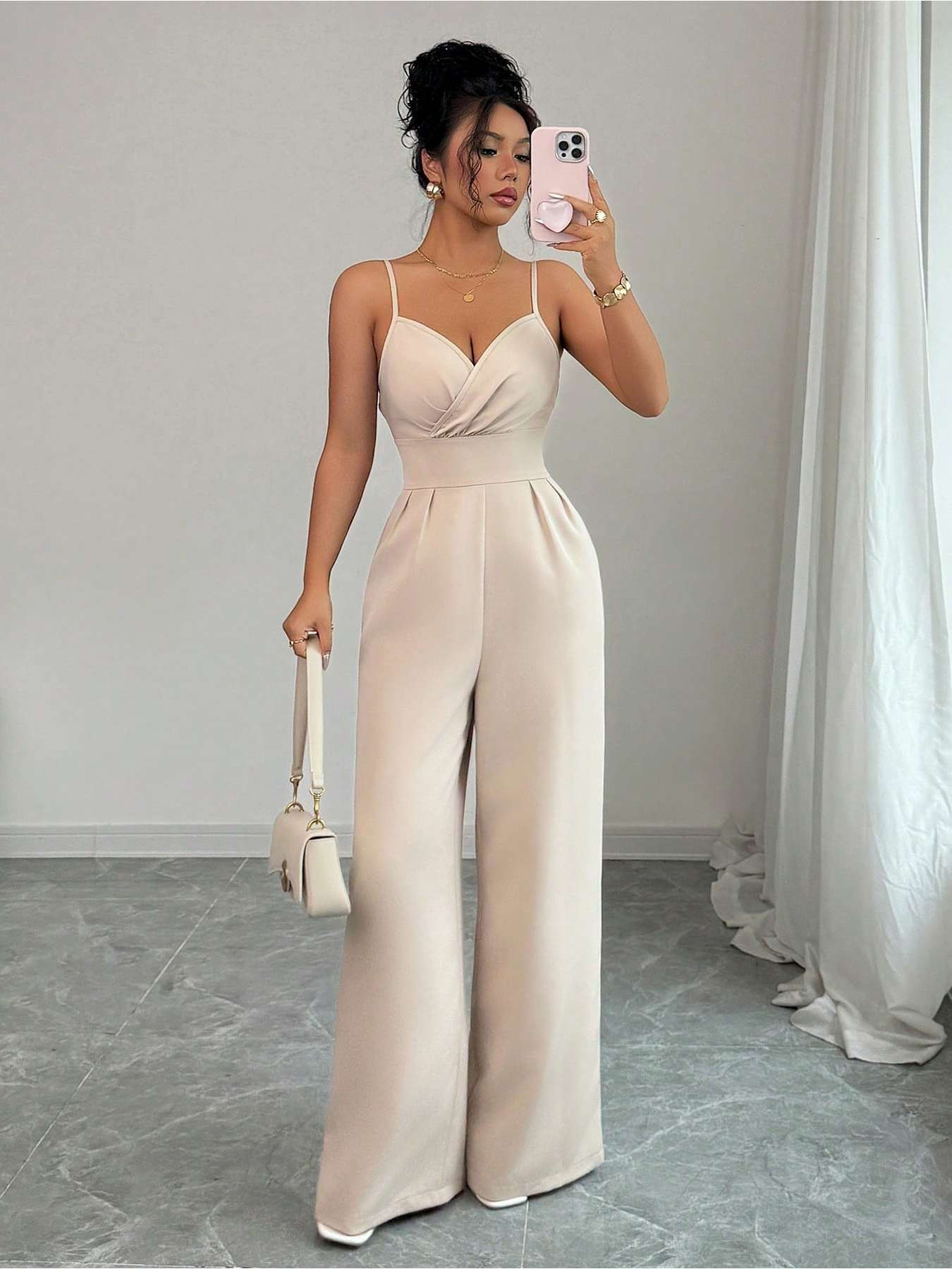 Mono Minimalista con Tirantes y Cuello de Pico – Elegantes Palazzos de Pierna Ancha