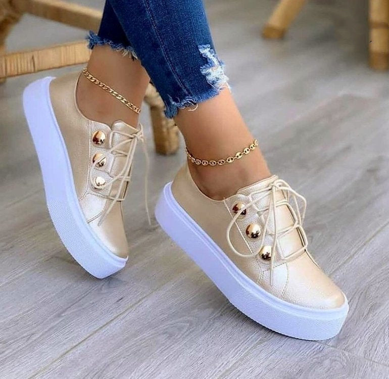 Zapatillas con cordones y remaches Loom & Soul™ – Zapatos casuales de piel sintética para mujer con elevación de 3 a 5 cm y suela resistente al desgaste
