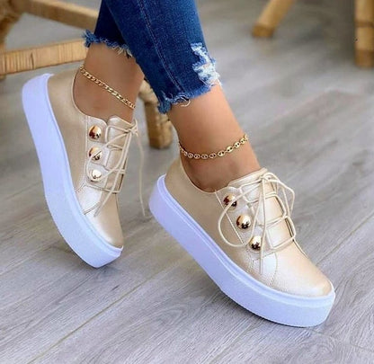 Zapatillas con cordones y remaches Loom & Soul™ – Zapatos casuales de piel sintética para mujer con elevación de 3 a 5 cm y suela resistente al desgaste