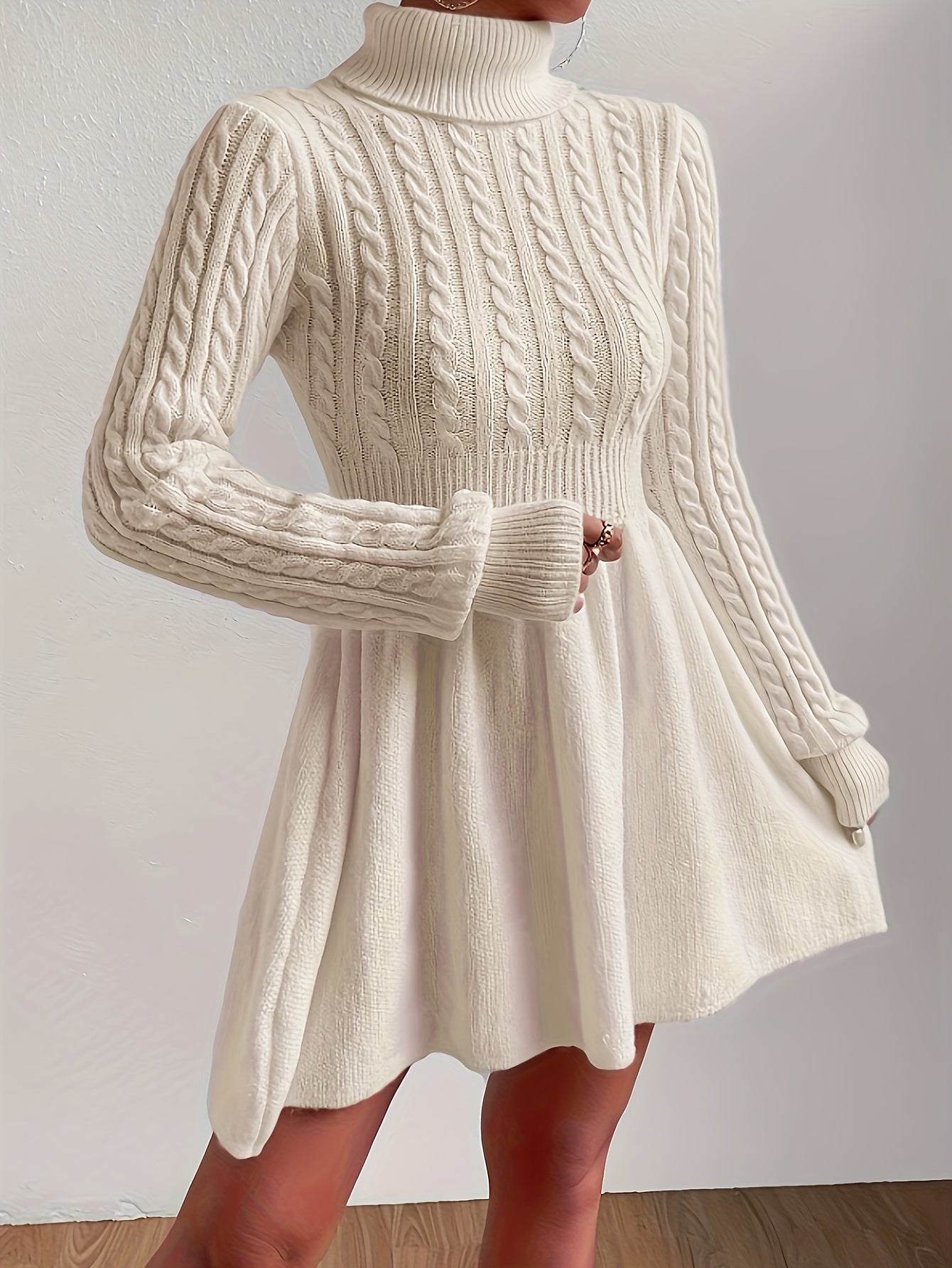 Minivestido entallado de cuello alto – Elegante vestido corto con corte A para eventos