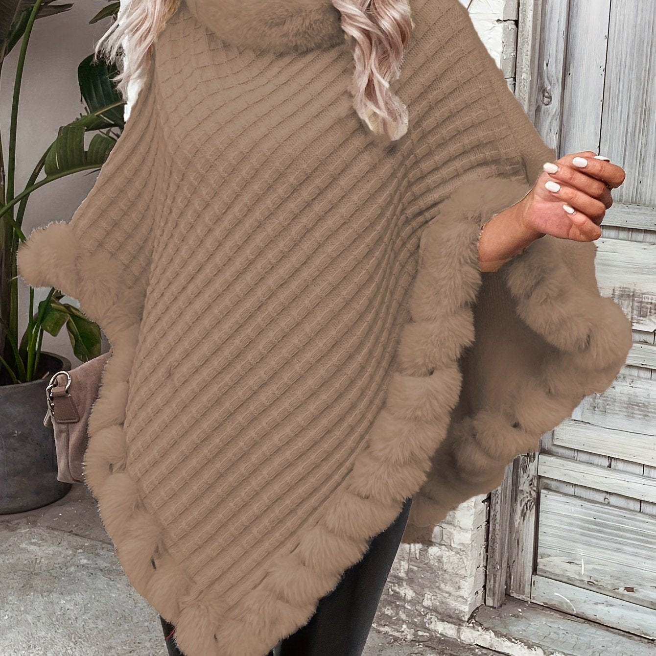 Cape en fausse fourrure pour femme – Vêtement d'extérieur d'hiver élégant à col en peluche