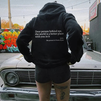 Sudadera con capucha Loom & Soul «Dear Person Behind Me» – Suéter afelpado estampado para mujer con bolsillo canguro y cordón ajustable en la capucha (unisex, varios colores)