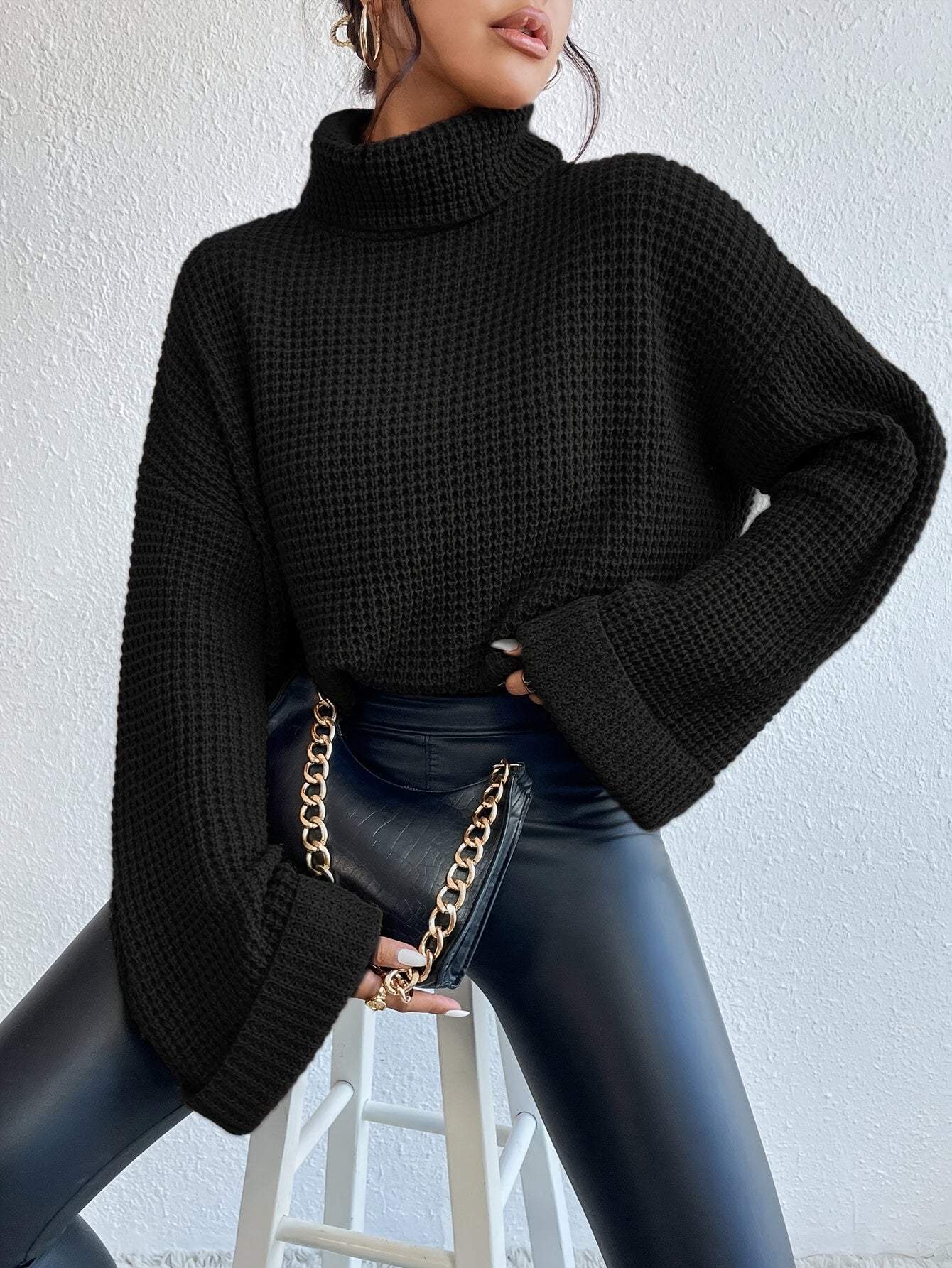 Pull gaufré col montant et épaules tombantes pour femme – Maille bleu vif