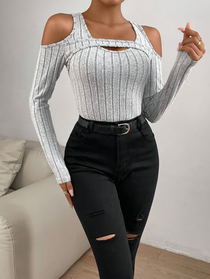 Elegante camiseta de punto con cuello redondo y detalles calados para mujer – Ideal para todas las estaciones