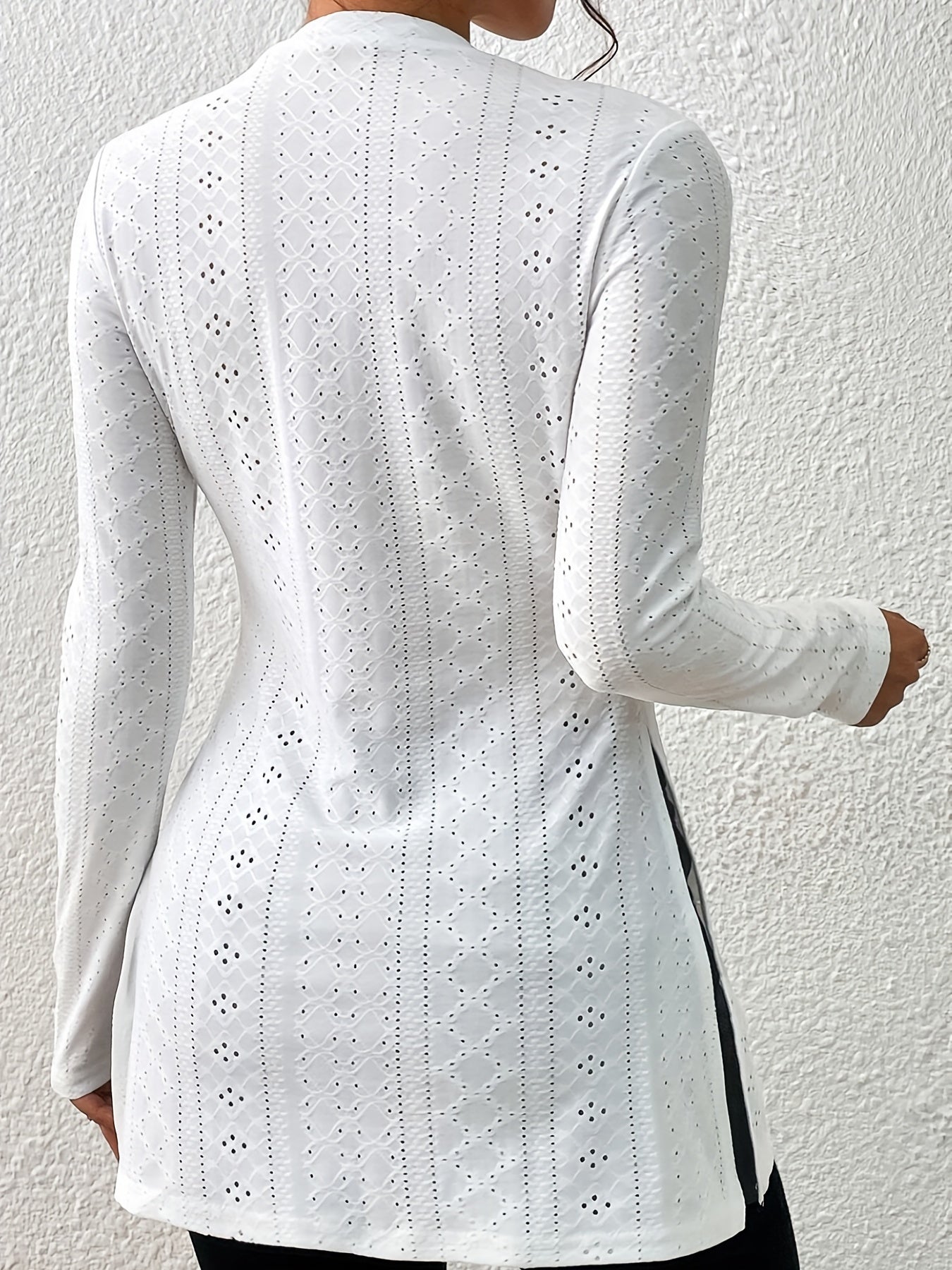 Elegante Top de Manga Larga con Bajo Hendido – Camiseta de Ojal de Cuello Redondo