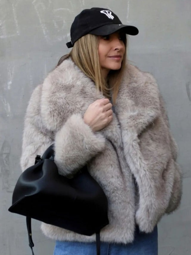 Abrigo de felpa con solapa mullida Loom & Soul™ – Chaqueta de invierno cálida para mujer para una comodidad elegante y sin esfuerzo
