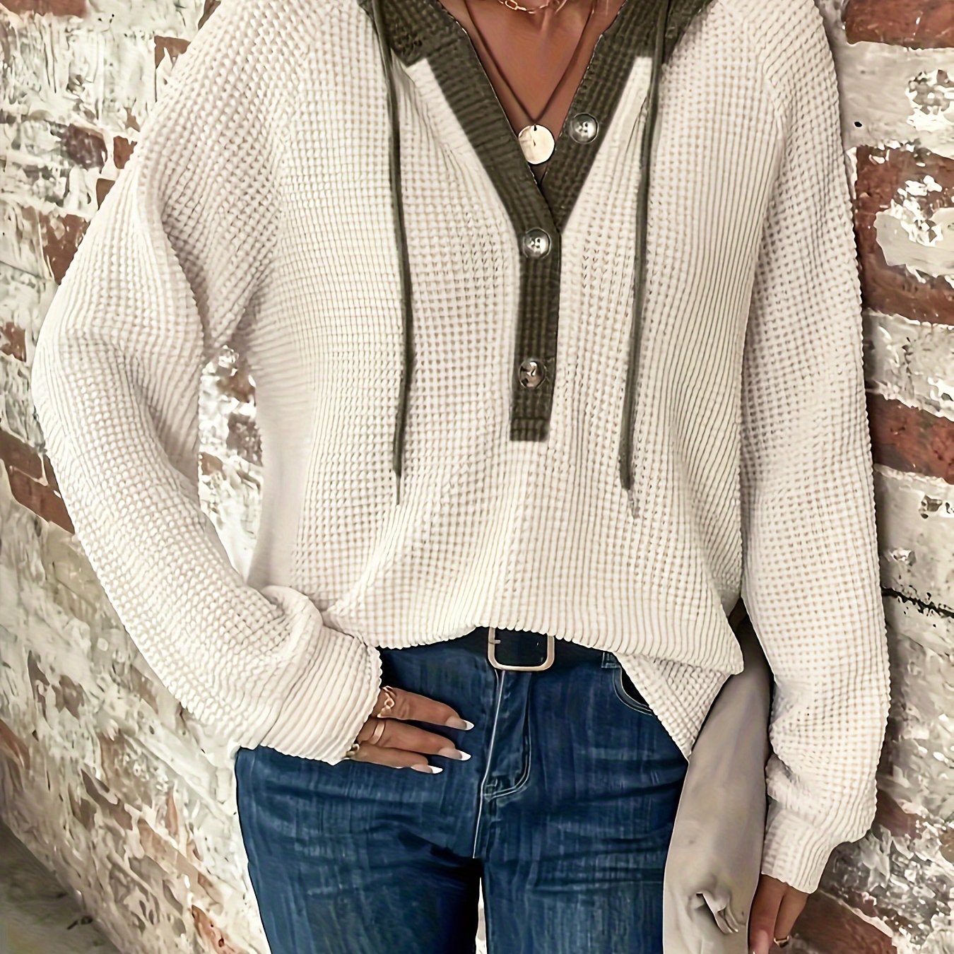 Sudadera informal con capucha y cordón con botones y bloques de color para mujer
