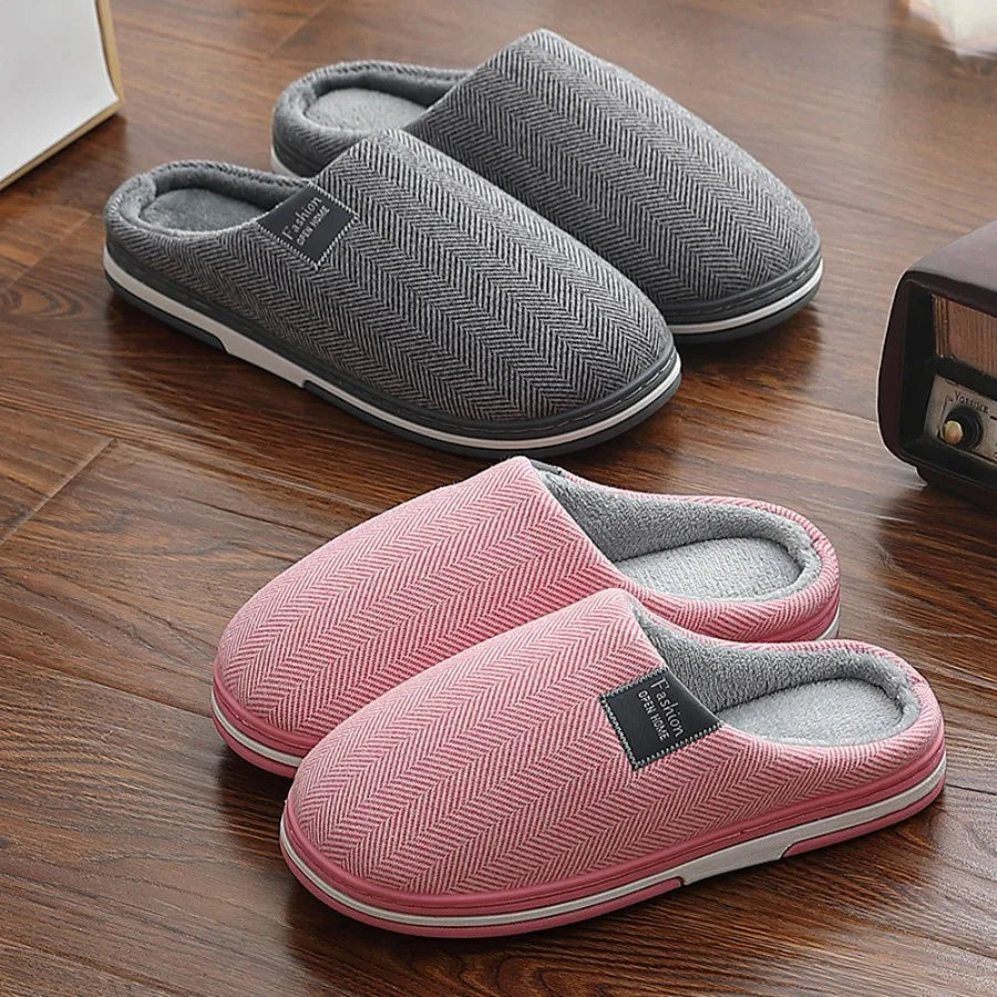 Loom & Soul™ Pantuflas de peluche CozyStep | Zapatillas de interior unisex de invierno cálidas de vellón – Antideslizantes, suaves y ultracómodas
