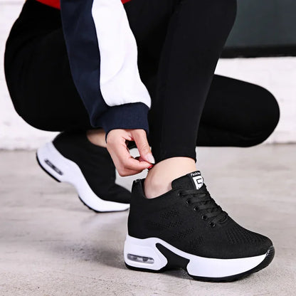 Chaussures de sport compensées pour femmes Loom & Soul – Baskets respirantes à talon compensé