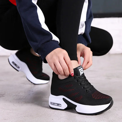 Chaussures de sport compensées pour femmes Loom & Soul – Baskets respirantes à talon compensé