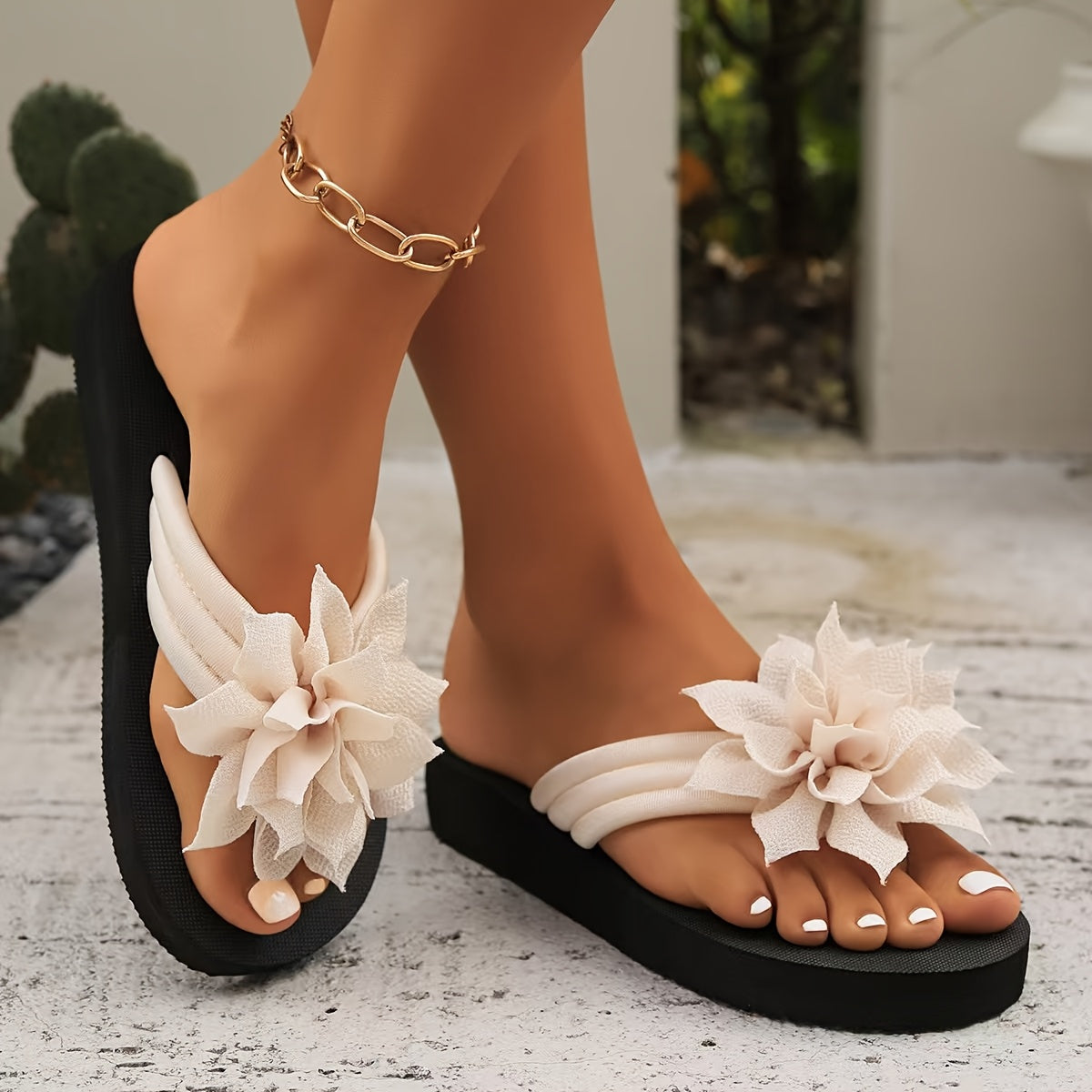 Women’s Wide Fit Floral Sandals – Flat Casual Flip Flops