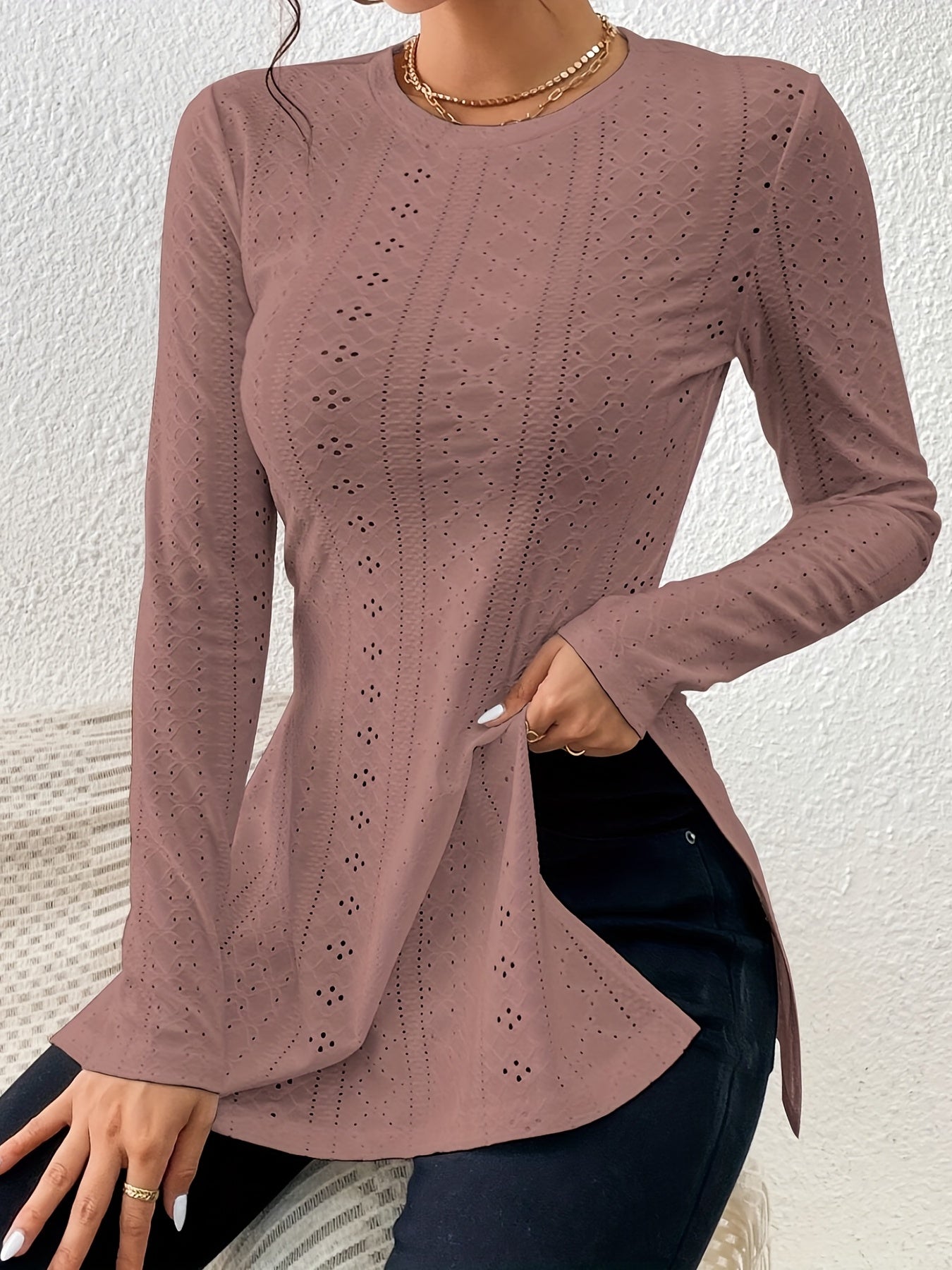 Elegante Top de Manga Larga con Bajo Hendido – Camiseta de Ojal de Cuello Redondo