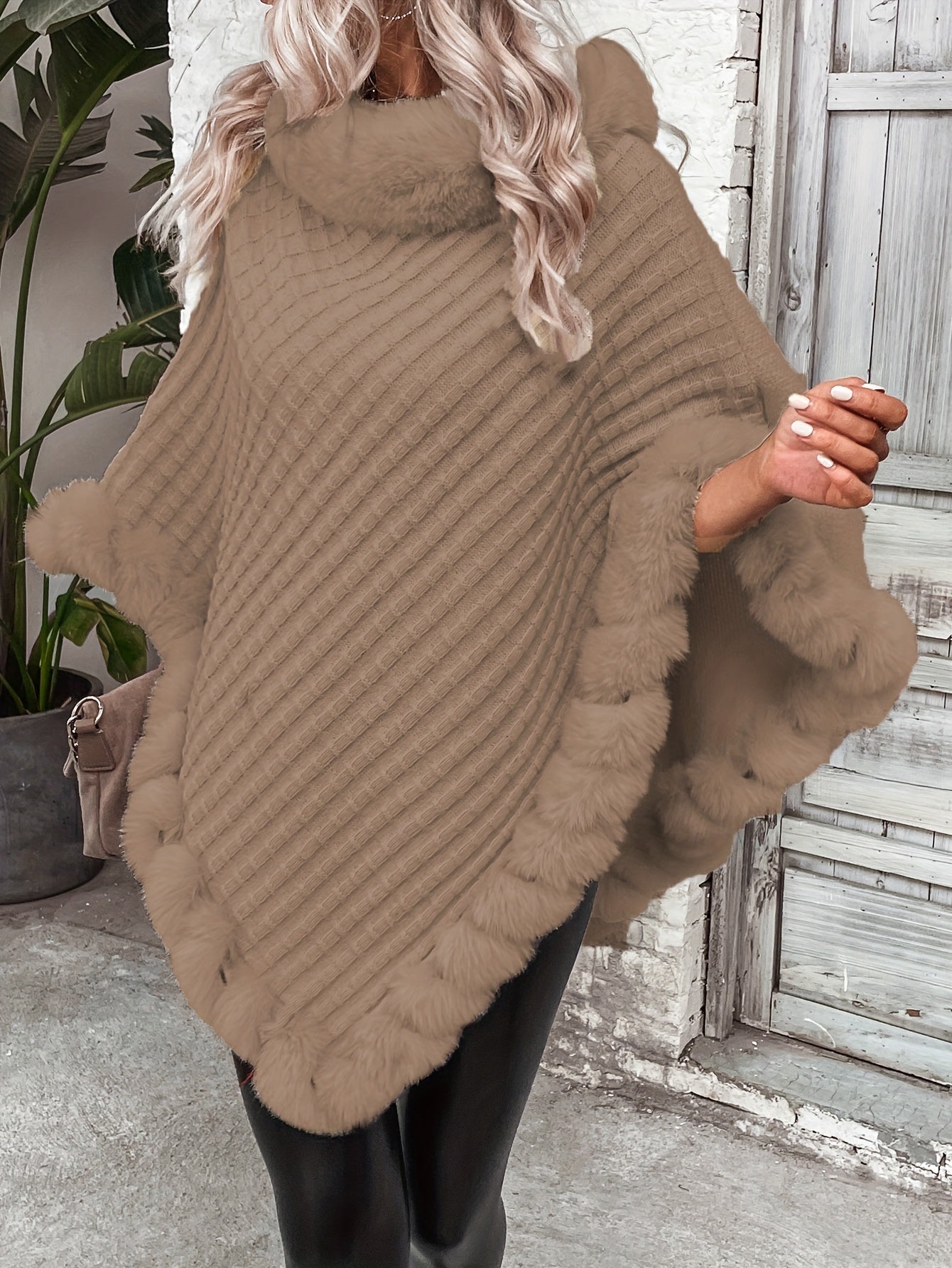 Cape en fausse fourrure pour femme – Vêtement d'extérieur d'hiver élégant à col en peluche