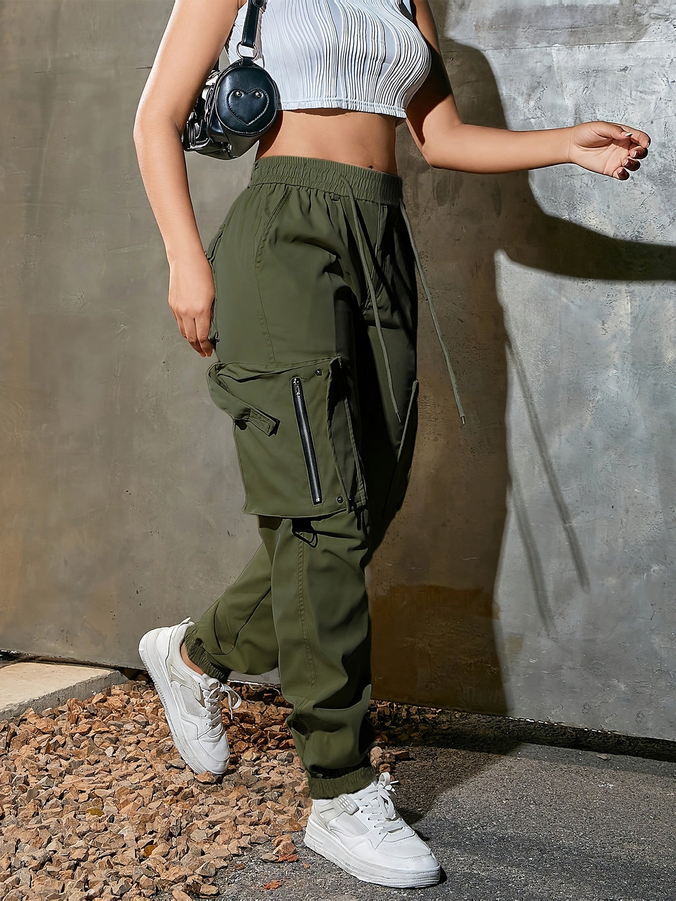 Pantalones cargo de mujer con cordón ajustable – Corte casual urbano con múltiples bolsillos