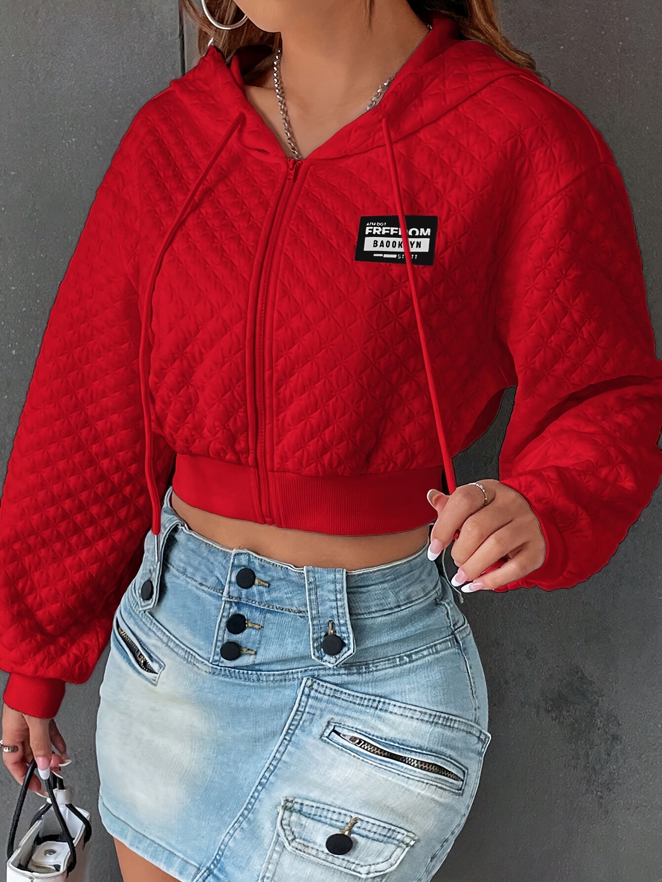 Sudadera con capucha elegante con letras para mujer – Jersey corto de calle rojo y negro