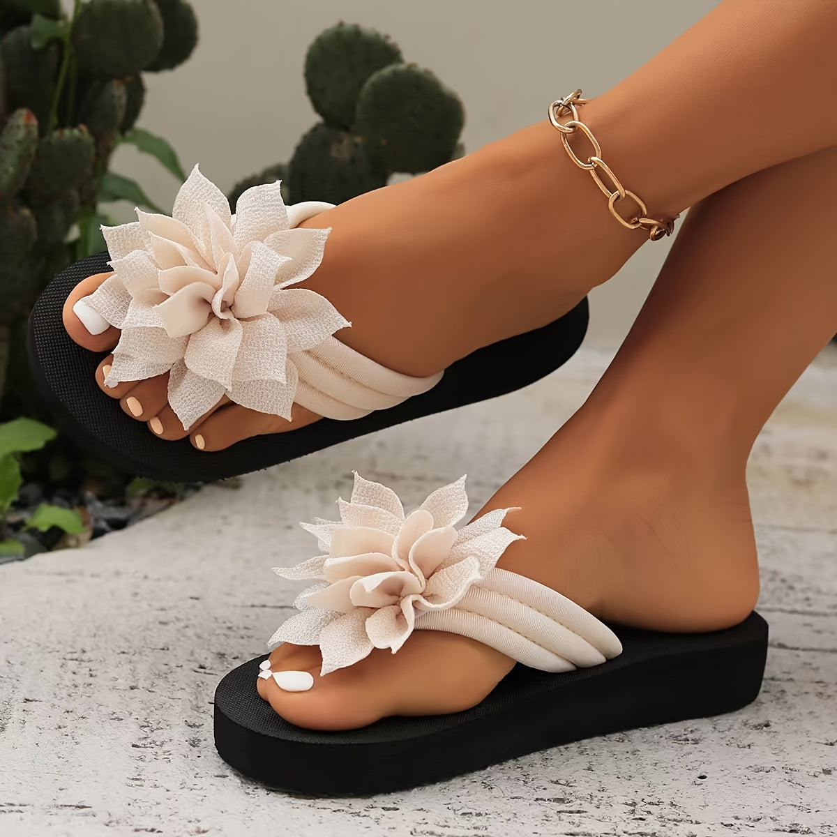 Women’s Wide Fit Floral Sandals – Flat Casual Flip Flops