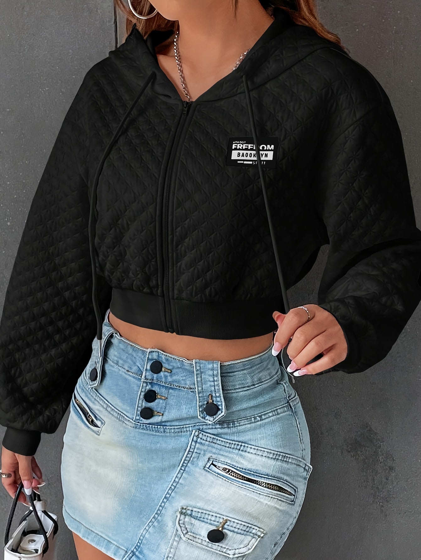 Sudadera con capucha elegante con letras para mujer – Jersey corto de calle rojo y negro