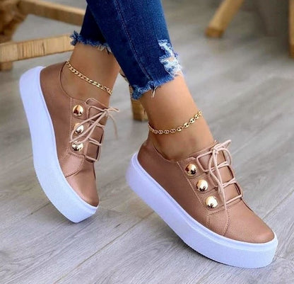Zapatillas con cordones y remaches Loom & Soul™ – Zapatos casuales de piel sintética para mujer con elevación de 3 a 5 cm y suela resistente al desgaste