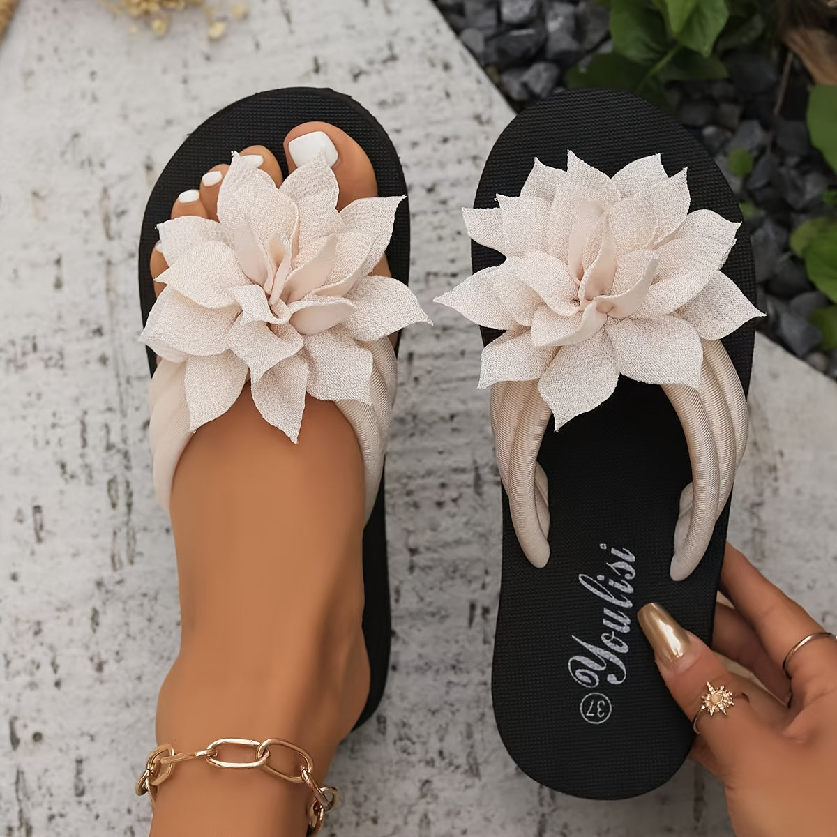 Women’s Wide Fit Floral Sandals – Flat Casual Flip Flops