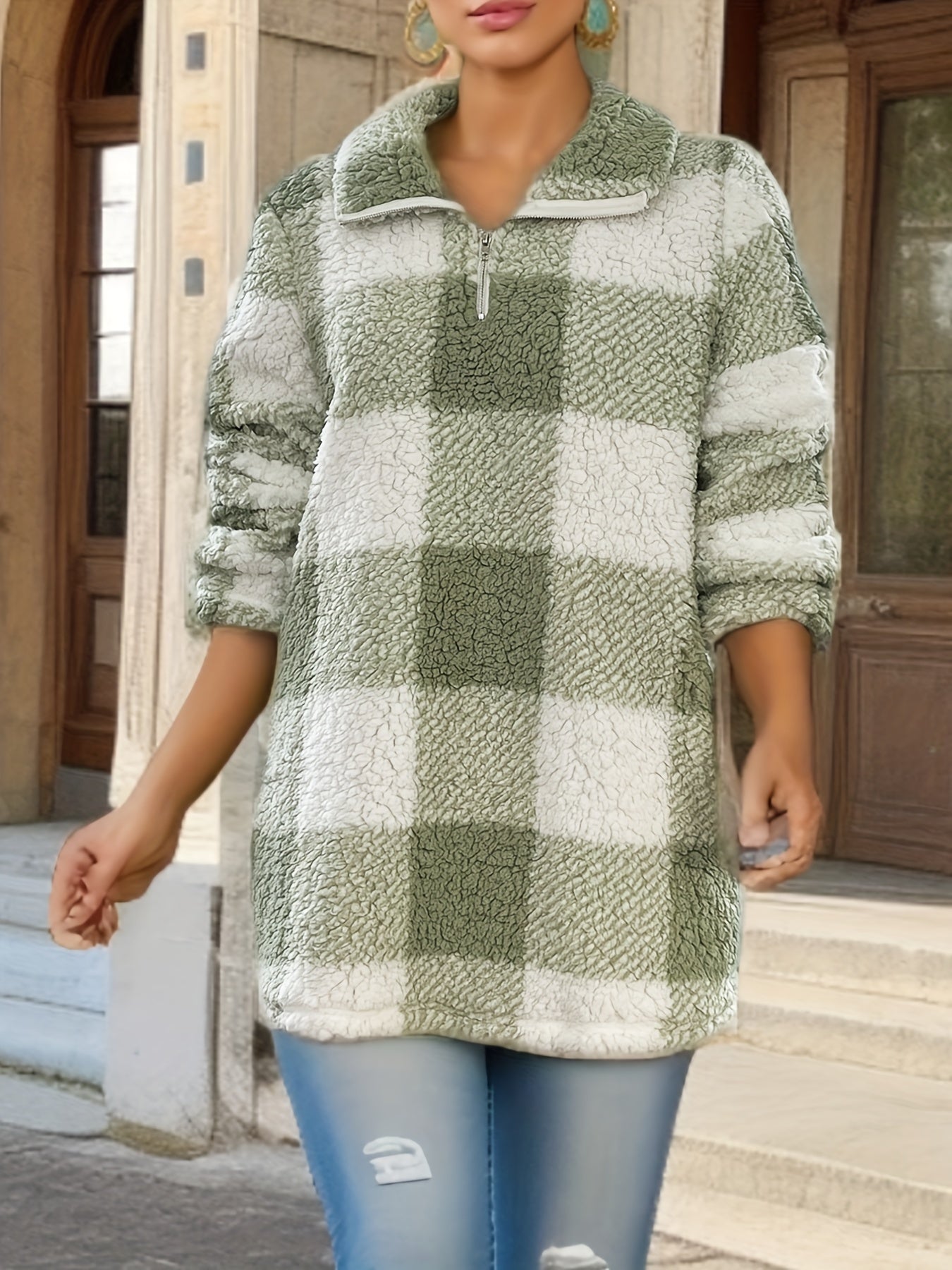 Pull douillet pour femme à col montant avec fermeture éclair – Motif écossais