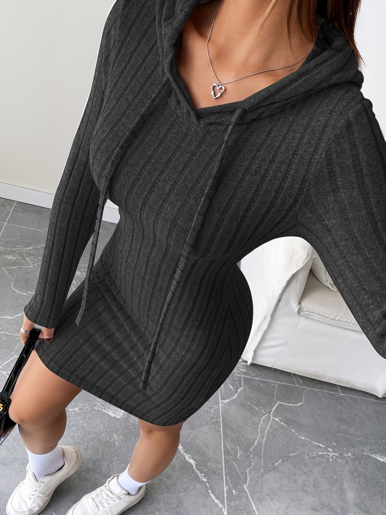 Vestido bodycon acanalado con capucha para mujer – Lazo ajustable, manga larga, corte lápiz