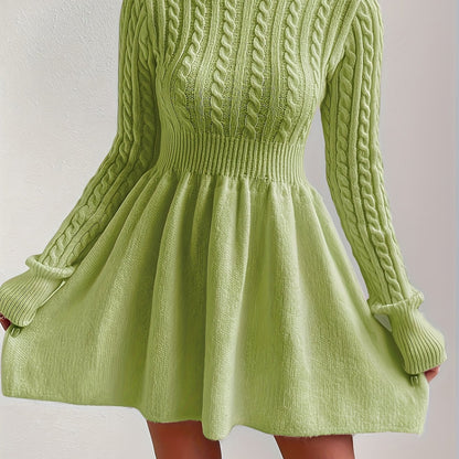 Minivestido entallado de cuello alto – Elegante vestido corto con corte A para eventos