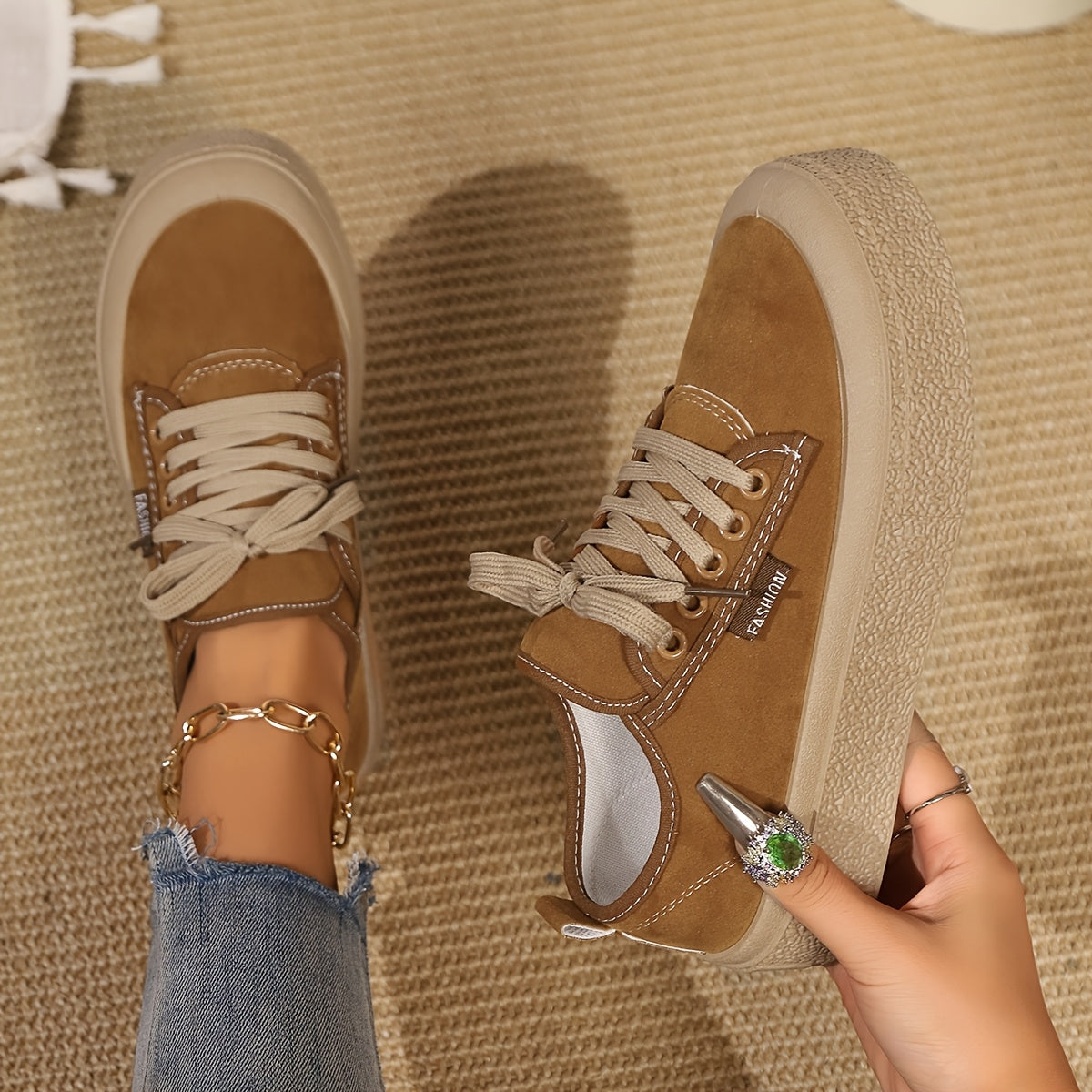 Zapatillas Bajas Minimalistas con Cordones para Mujer – Calzado Casual Versátil