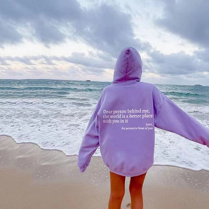 Sudadera con capucha Loom & Soul «Dear Person Behind Me» – Suéter afelpado estampado para mujer con bolsillo canguro y cordón ajustable en la capucha (unisex, varios colores)