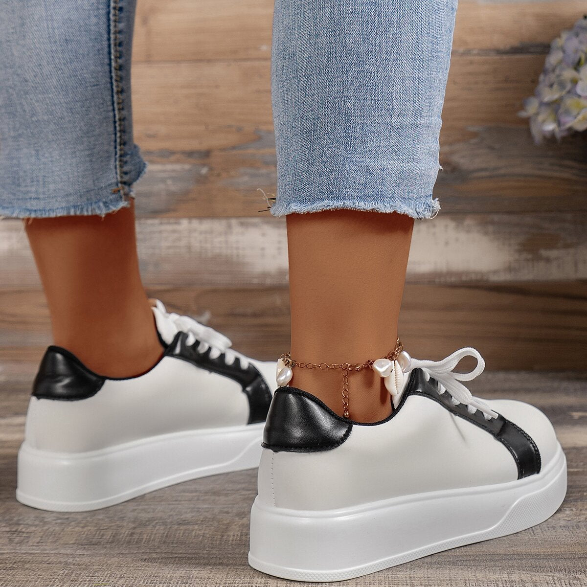Zapatillas Retro con Cordones Loom & Soul™ – Zapatos de Caminar de PU para Mujer con Elevación Cómoda de 3–5CM y Suela de Goma
