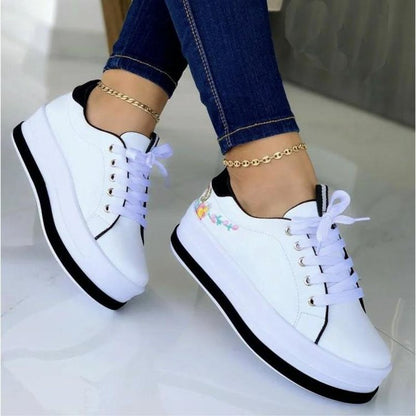 Loom & Soul™ Zapatillas de plataforma con bordado floral – Zapatos de PU con cordones para mujer con elevación de 3-5 cm y suela de EVA