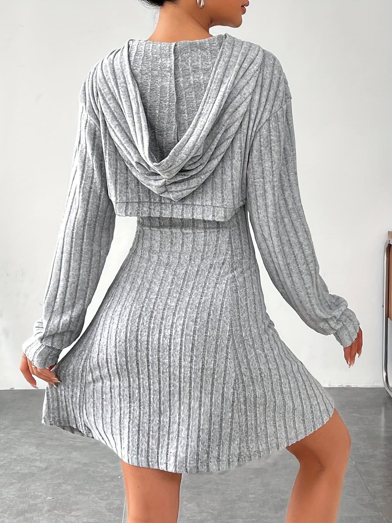 Ensemble 2 pièces côtelé pour femme – Top court à capuche et robe moulante